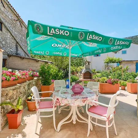 House Anka Peaceful With Private Parking On Losinj Island