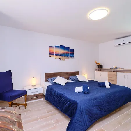 House Anka Peaceful With Private Parking On Losinj Island Tatil Evi Sveti Jakov